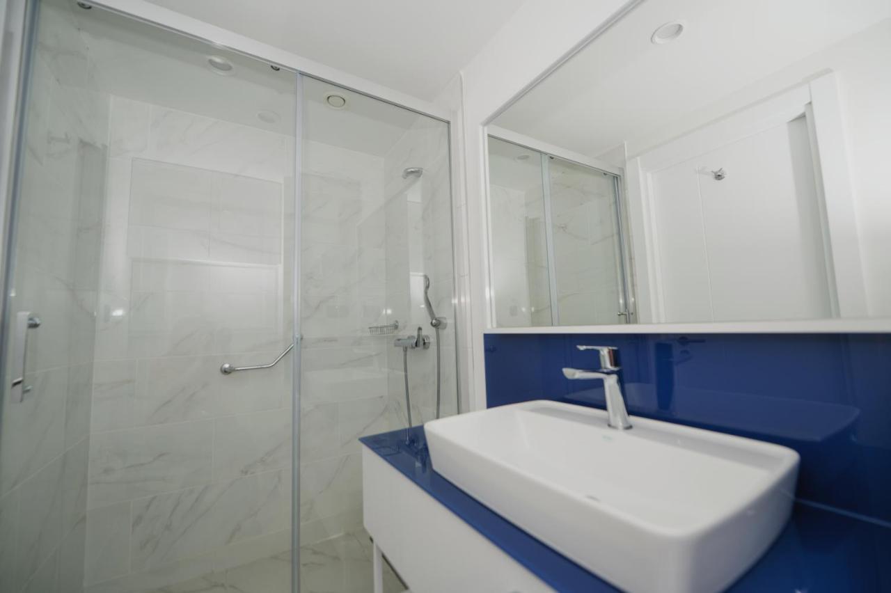 Blue Orbi City Hotel Батуми Экстерьер фото